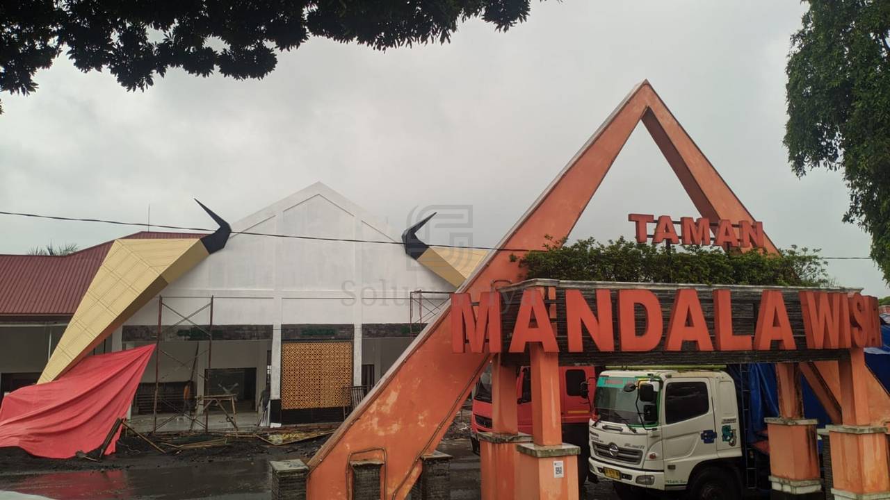 Fasad rumah dengan ACP kombinasi letter timbul akrilik untuk bangunan modern